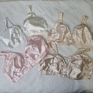 Lot Of 4 Vintage Satin Feel Front Closure Bras,  Size 44DDD